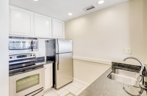 Fort Bay Condo | Amazing beachfront condo w/shared pool & hot tub + easy beach access