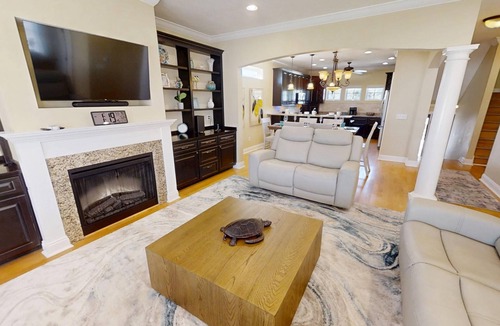 Kiska Beach House | Amazing Beach House w/pool & golf cart. A few Blocks from Beach - All New!
