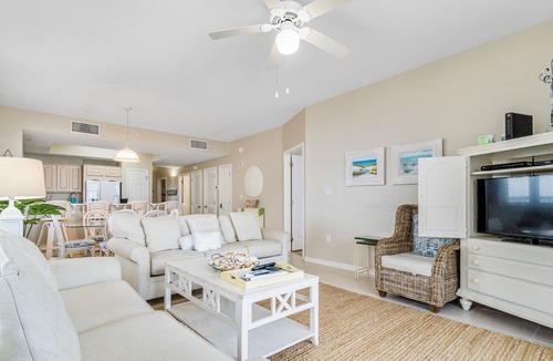Navarre Beach Condo | Amazing Condo, Beach-Setup Included, Outdoor Pool & Hot Tub, Gulf-Front
