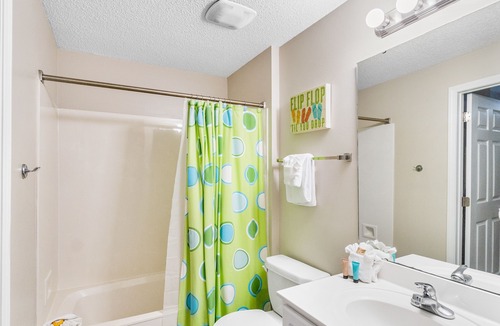Navarre Beach Condo | Amazing Condo, Beach-Setup Included, Outdoor Pool & Hot Tub, Gulf-Front