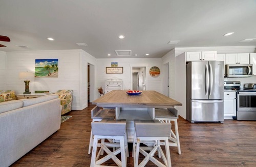 Bel Air House | Amazing Renovated 4BR/3BA Beach House, Private Pool, Steps to the Beach