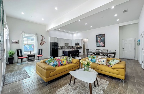 South Eola House | Amazing Walkability, Thornton Park suburb of Downtown Orlando walk to everything