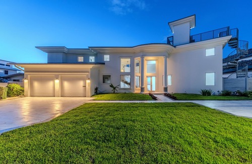 Seven Isles Villa | Amazing Waterfront Home with Generous Outdoor Space in Seven Isles/Las Olas