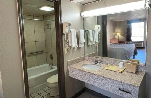 Selma Hotel | American Inn by Hotel O Selma US 80