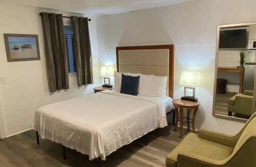 Northwest Pensacola Hotel | American Inn
