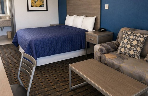 West Orange Hotel | AmeriStay Inn &Suites
