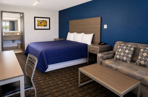 West Orange Hotel | AmeriStay Inn &Suites