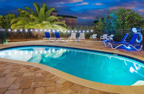 East End House | ANCHOR'S AWAY IS A PREMIER ISLAND RETREAT! This spacious newly remodeled home has been appointed