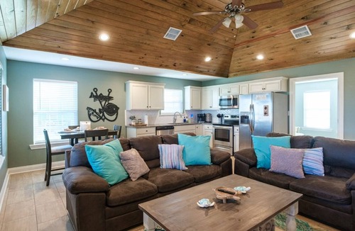 Hackberry House | Angler’s Paradise! Amazing fishing w/in minutes! 3 bed,sleeps 7 ppl, 2 bath.