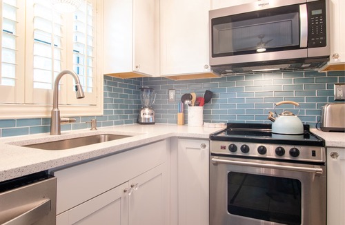 Holmes Beach House | Anna Maria Beach Place #5. Directly Across Street From The Beach With Pool.