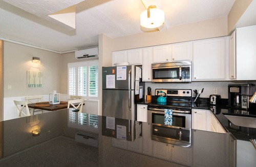 Holmes Beach House | Anna Maria Beach Place #3. Directly Across Street From The Beach With Pool.