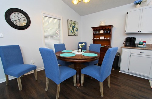 Bay St Louis Cottage | Annie's Cottage- Your Spring Fling Getaway in Bay St. Louis! 2 Adjustable Queens