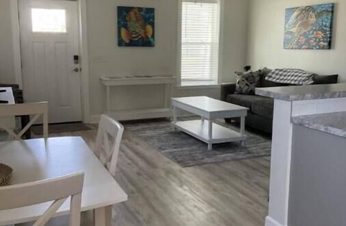 Port Lagoon House | Aqua Diver is a darling 1 BR house on the East end of Panama City Beach, Florida
