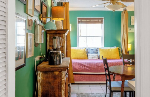 West Panama City Beach Cottage | Aquaman's Cottage/Laguna Beach Paw-ridise Retreat! 5 minute walk to the beach
