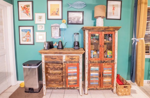 West Panama City Beach Cottage | Aquaman's Cottage/Laguna Beach Paw-ridise Retreat! 5 minute walk to the beach