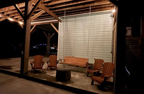 Hackberry House | Arrive Early & Stay Late-Waterfront Luxury in Angler Bay