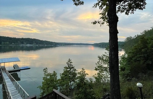 Jay House | Arrowhead Hideaway, waterfront house with a View.