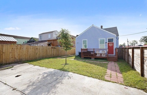 Saint Claude House | Artsy Funky Central 3br Art House