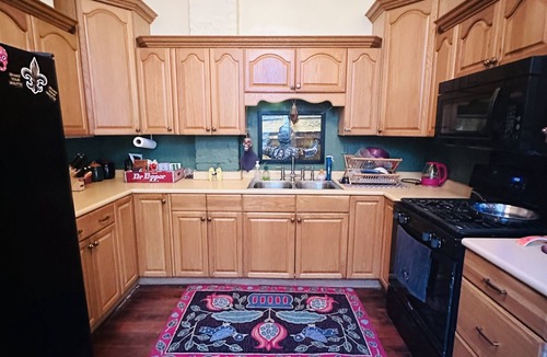 Algiers Point House | Artsy Shotgun home in Historic Algiers Point. 5 minute walk to ferry to the FQ