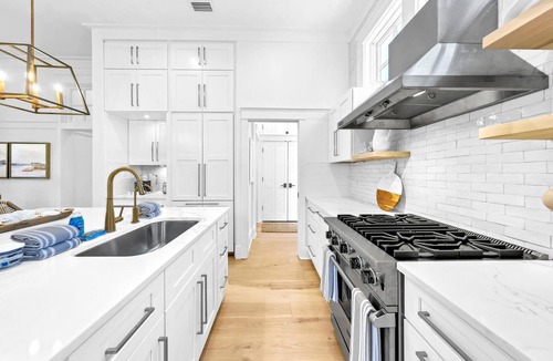 Watercolor House | As you Wish: Watercolor 3BR + Loft/3.5B Coastal Craftsman Masterpiece, Renovated