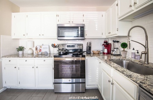 Homewood House | Ashwood Heights | 2.5 Baths/King Beds/Free Parking