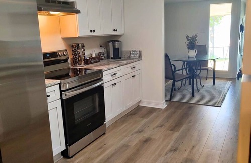 Negreet House | Ask me about our Free night! Lakefront, pier, dock, pets & game room with pool!