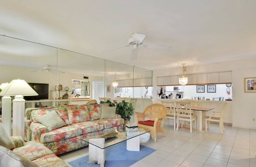 Key West House | Atlantic Paradise by AvantStay | Great Location w/& Shared Pool and hot tub!