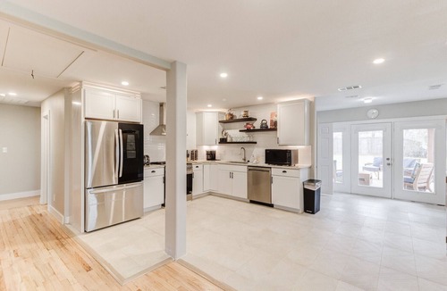 Central Arlington House | Atnt Cowboys Rangers Tx Live FIVE STARS! 4Bed 4 Bath Walk Downtown Arlington