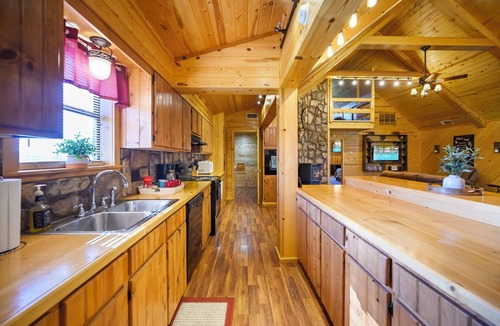Smithville Cabin | ATV Trails + Hot Tub + Dog Friendly Cabin + Blackjack and Texas Hold’em Table