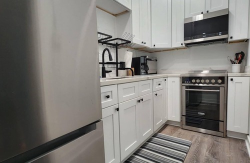 Carrollton Apartment | Audubon House Apt. 2: 2bd/1ba
