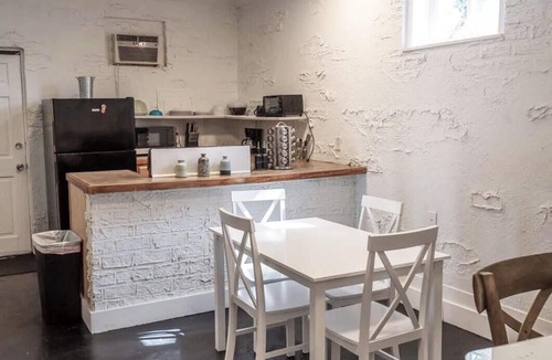 Black Pearl Apartment | Audubon House Apt. 4: 1bd/1ba