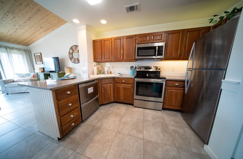 East End House | August 2026 Big Savings! End-Unit, 1BR/1BA, Ocean Mile J-13