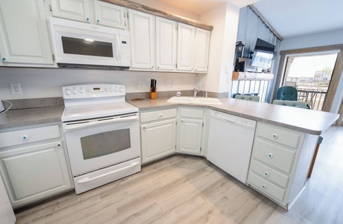 East End House | August 2026 Big Savings! 1BR/1BA Dog-Friendly Townhome, Near State Park