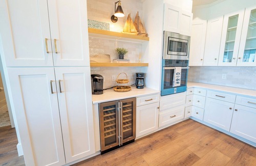 East End House | August 2026 Big Savings! Dogs OK, Elevator, Direct Beach Access!