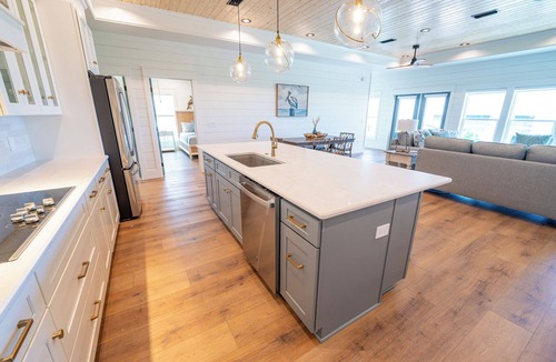 East End House | August 2026 Big Savings! Dogs OK, Elevator, Direct Beach Access!