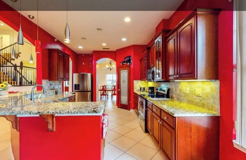 Deltona Lakes Villa | August offer: Group Getaway, up to Sleeps 22, 5BR, Huge Home 6-Car Parking