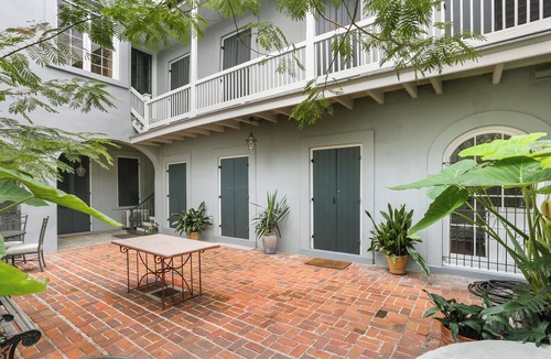 French Quarter Condo | Available for Jazz Fest! Renovated - 1 Bedroom, 1 Bath w/Balcony and Courtyard