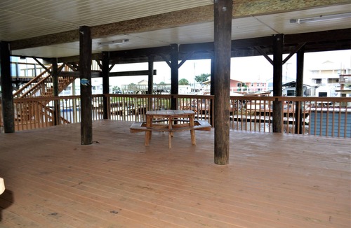 Salem House | Awesome 3 bedroom 2 bathroom house 5 minutes from the Gulf of Mexico!