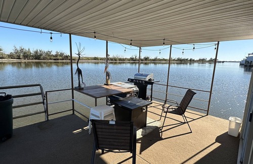 Cocodrie Boat Rental | Awesome retreat on the water with sunrise