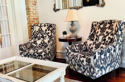 Biloxi Hotel | Azalea Suite at The Mockingbird Inn