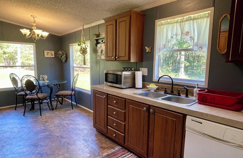 Centralia House | Back in the woods, fireplace and very peaceful property. Simple and nostalgic.
