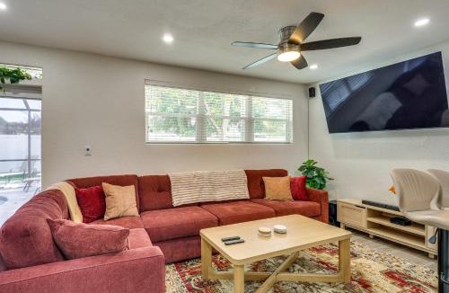 Lauderhill House | Backyard Oasis: Fort Lauderdale Home Near Beach