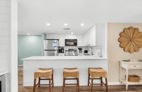 Holiday Isle Condo | 🌴Balcony Gulf Views~Updated~Pool~Tennis~2BR Hol Surf & Racquet Club 710