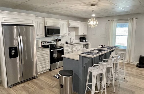 Tuscaloosa Apartment | Bama Creek House - Book Now for Football!