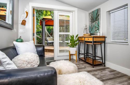 Midtown Apartment | Banyan Suite