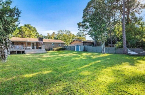 Fort Walton Beach House | Bare-Foot Pet Friendly-Waterfront Home w Boat Slip