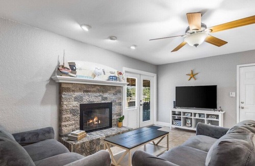 Fort Walton Beach House | Bare-Foot Pet Friendly-Waterfront Home w Boat Slip