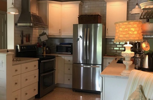 Anna Maria Cottage | Barefoot Gypsy = Steps to beach | Near Bayfront Park | Bean Point | Rod & Reel
