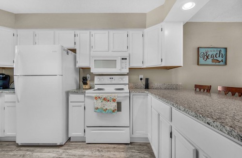 Fort Walton Beach Condo | Barley's BnB - 2 BR Condo + loft, with public beach access across the street!
