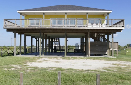 Port Bolivar House | Barney's Beach House - Ocean Front Fenced in yard for dogs